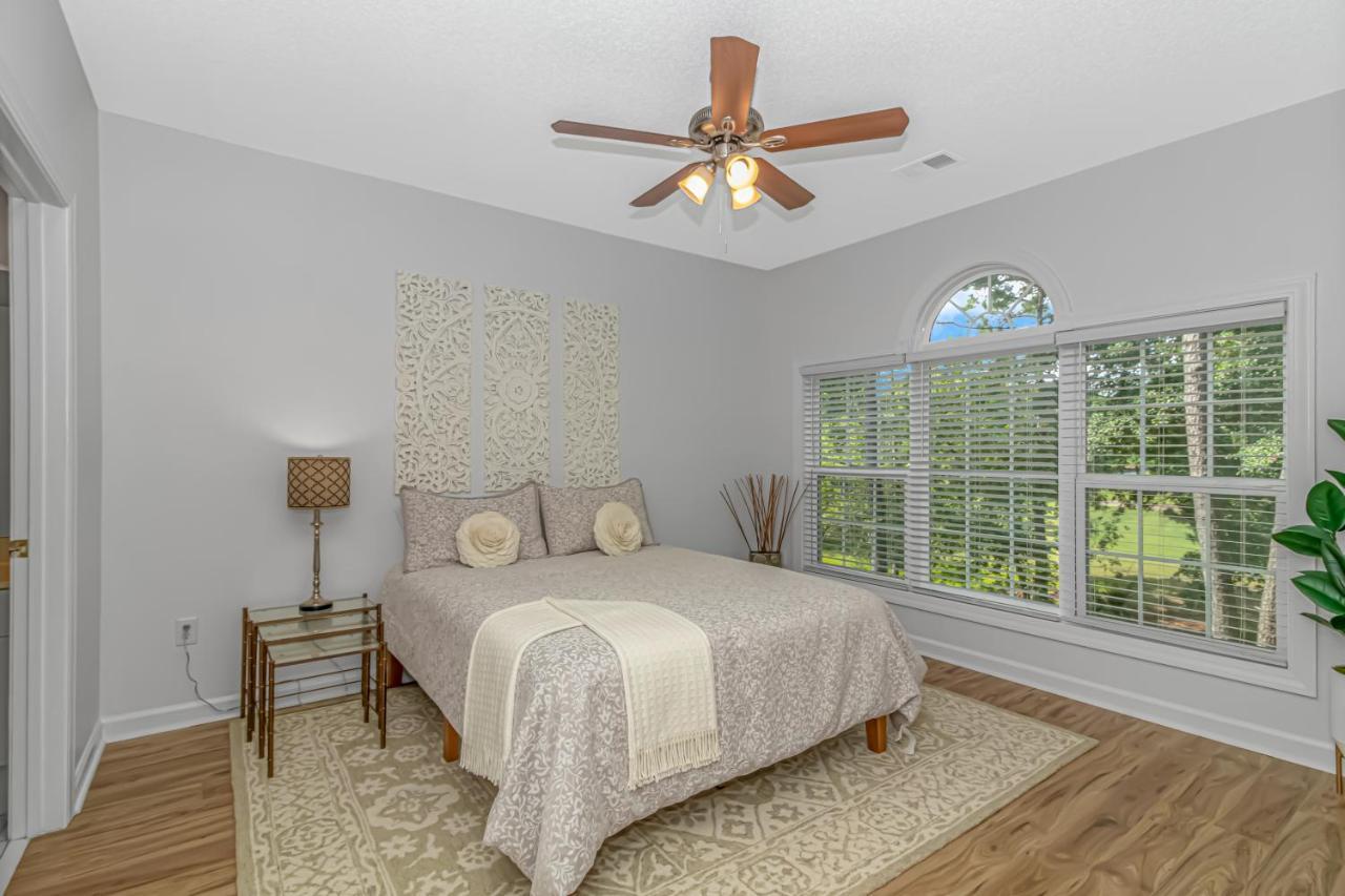 Cypress Bend At Barefoot: Two-bedroom With Barefoot Landing Views Holiday home