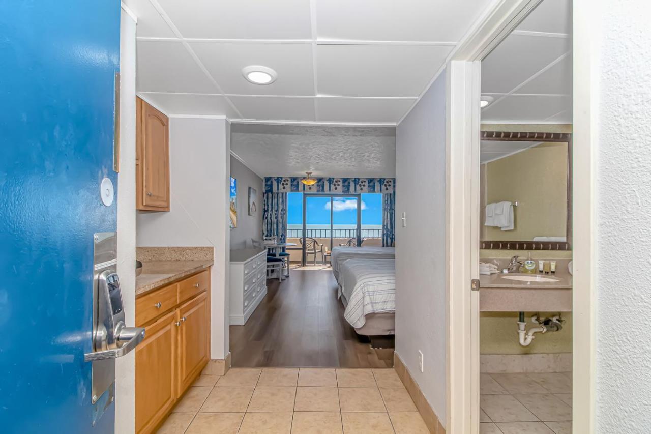 Ocean Reef - Direct Oceanfront - Nicely Updated! Perfect For 2-4 Guests! Unit 401