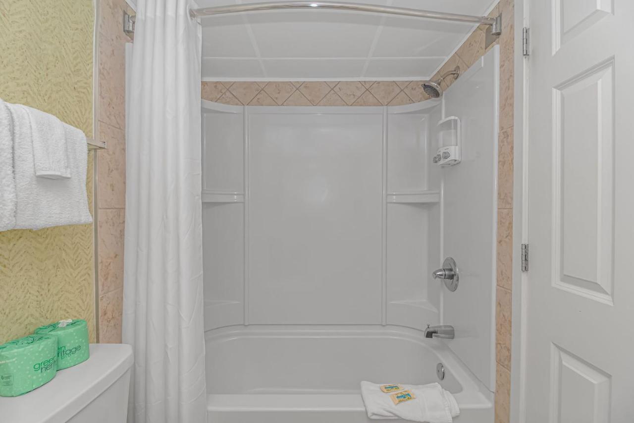 Ocean Reef - Direct Oceanfront - Nicely Updated! Perfect For 2-4 Guests! Unit 401 * Myrtle Beach