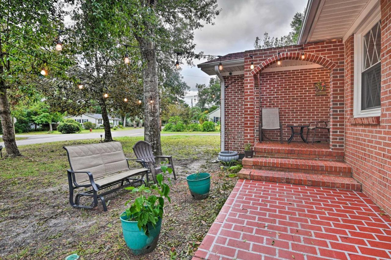 Spacious Walk To And Entertainment! *