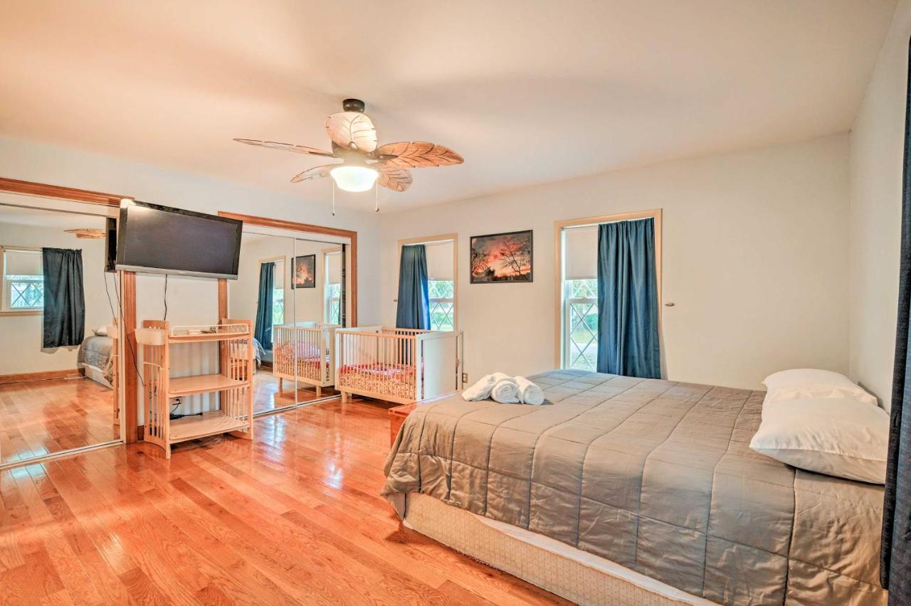 Spacious Walk To And Entertainment! *