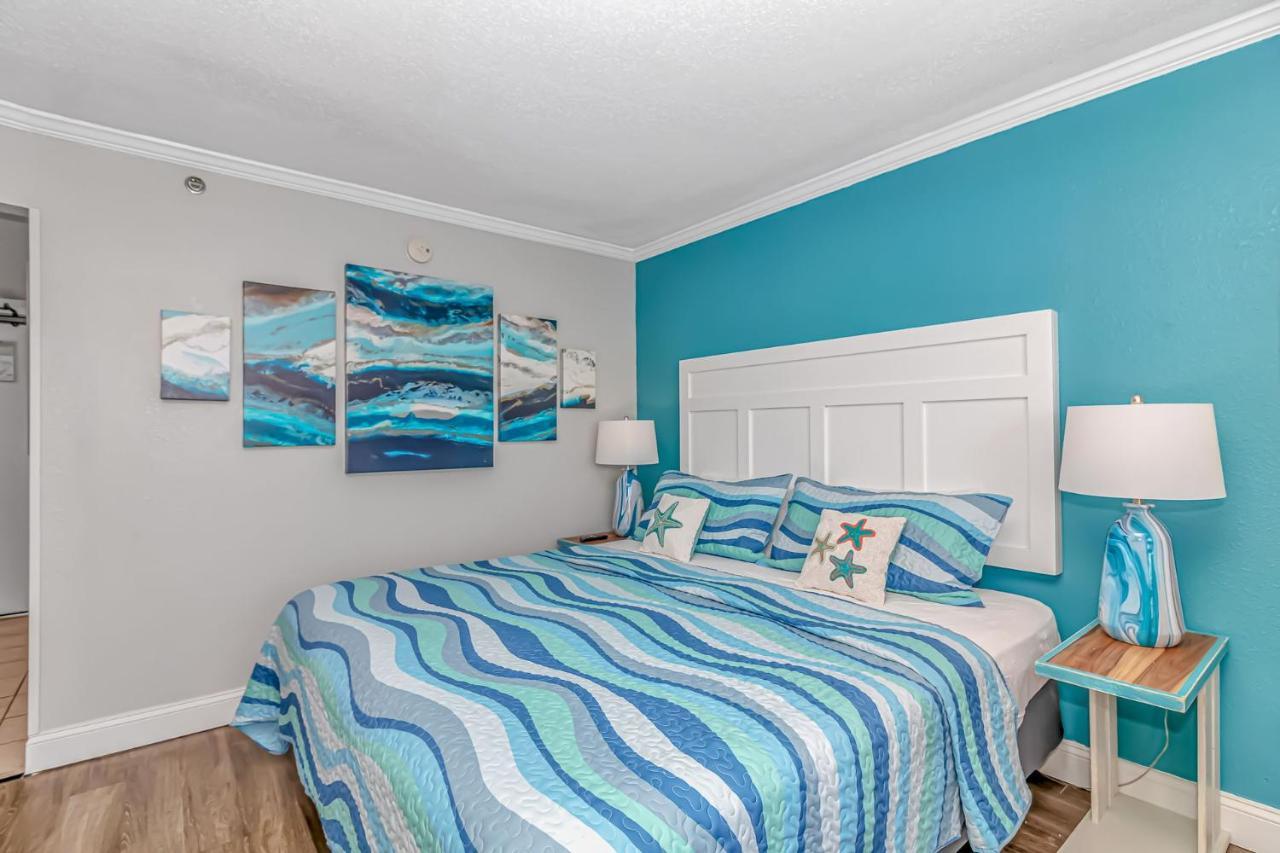 Immaculate Oceanfront King Suite! Completely Updated! - Caravelle 1414 - Sleeps 2-3 Guests! Holiday home