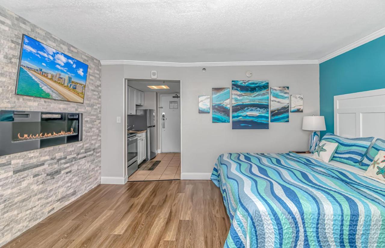 Immaculate Oceanfront King Suite! Completely Updated! - Caravelle 1414 - Sleeps 2-3 Guests! Holiday home