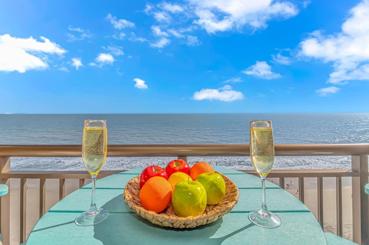 Immaculate Oceanfront King Suite! Completely Updated! - Caravelle 1414 - Sleeps 2-3 Guests! Holiday home Myrtle Beach