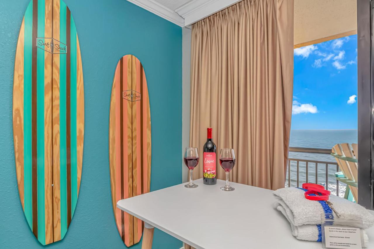 Immaculate Oceanfront King Suite! Completely Updated! - Caravelle 1414 - Sleeps 2-3 Guests! Holiday home Myrtle Beach