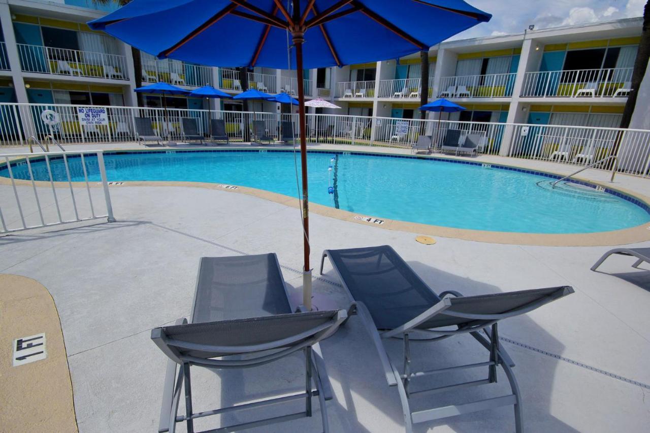 Waikiki Village Hotel 3*