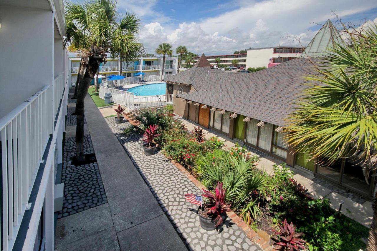 Waikiki Village 3*