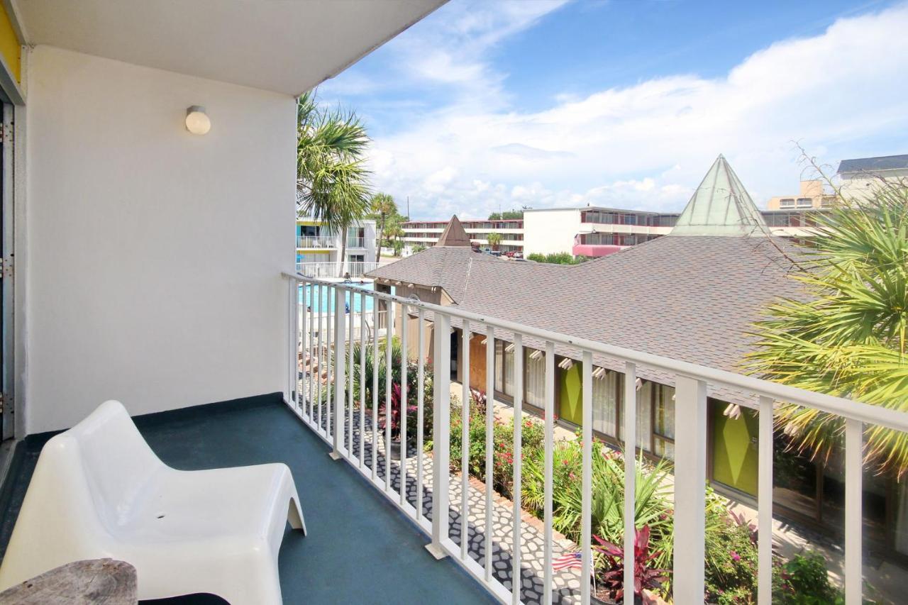 Waikiki Village Hotel 3*