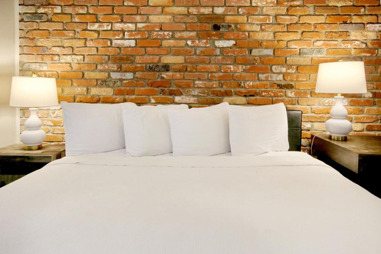 Waikiki Village Hotel 3*