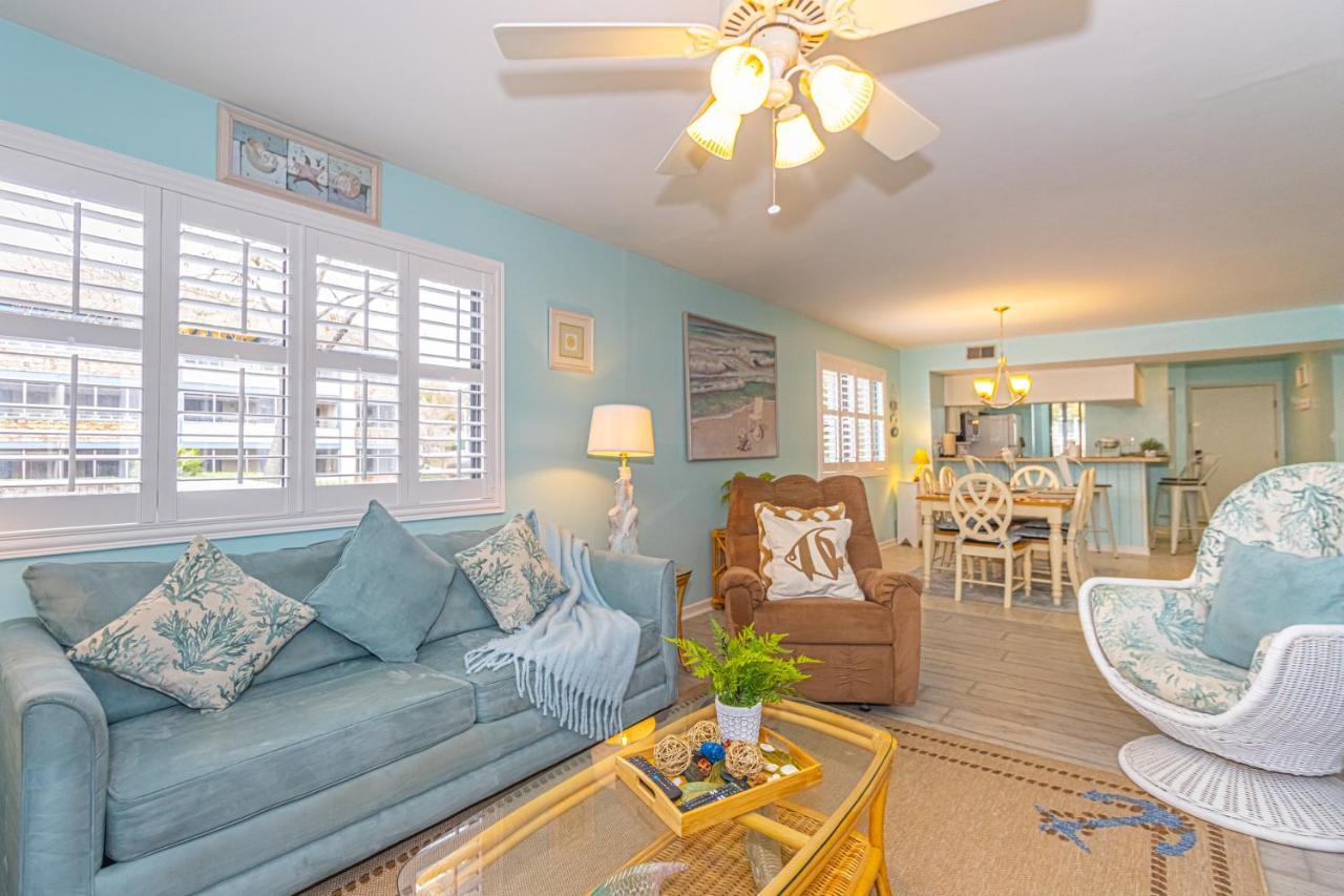 Hidden Gem Beautifully Appointed 2br 2ba With 3 Patios Near Beach! Holiday home Myrtle Beach