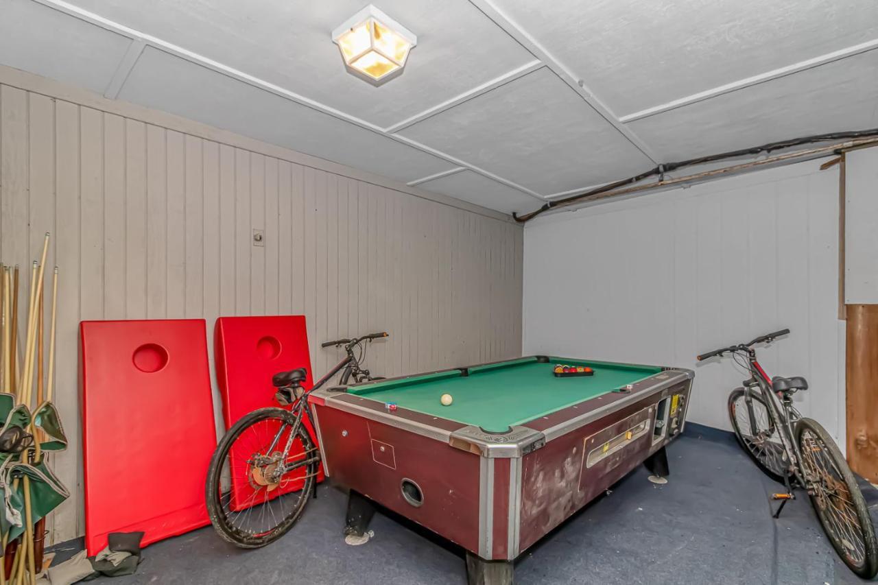 Pet Friendly Beach House! Private Dock On Channel! Private Pool! 5 Bedroom - 3 Bath! Holiday home *