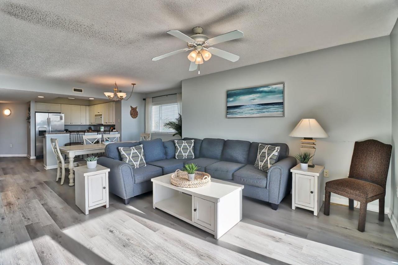 Apartment 401 North Tower *