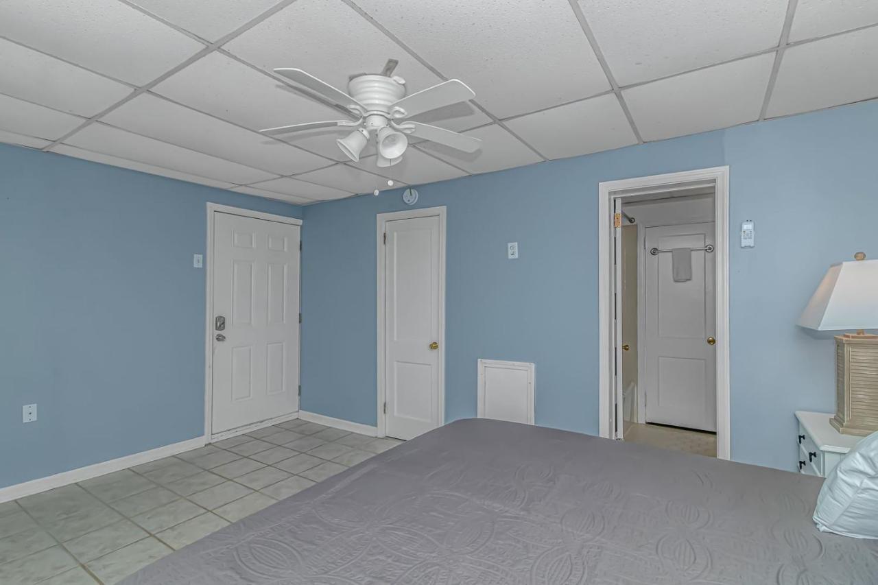 Pet Friendly Beach House! Private Dock On Channel! Private Pool! 5 Bedroom - 3 Bath! *