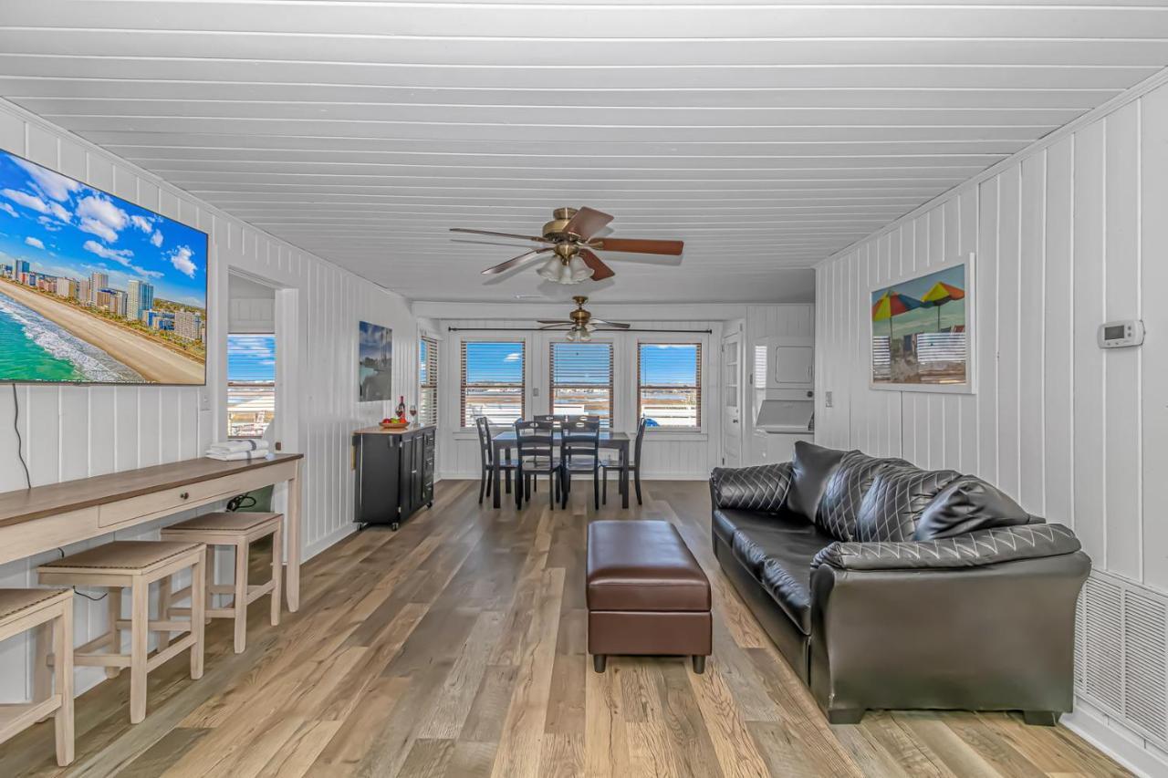 Pet Friendly Beach House! Private Dock On Channel! Private Pool! 5 Bedroom - 3 Bath! Holiday home
