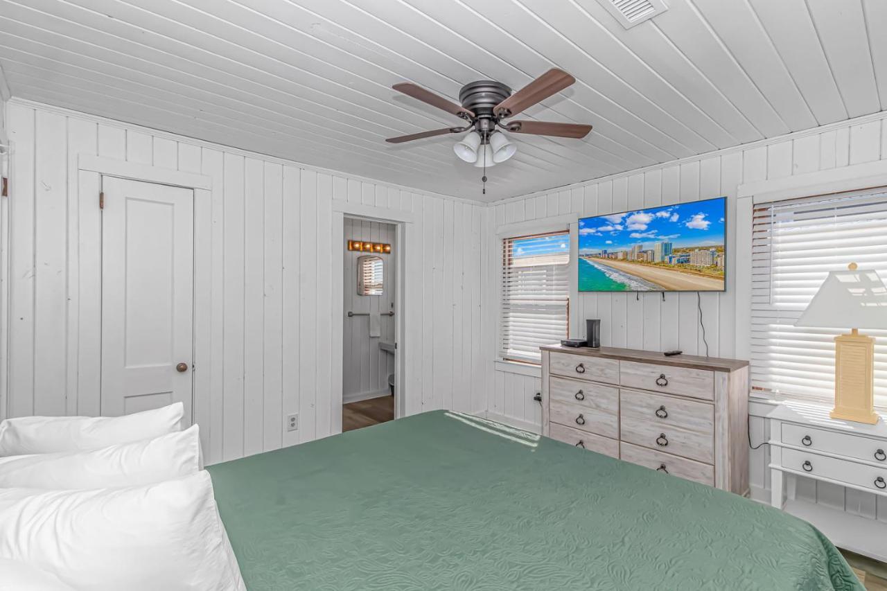 Pet Friendly Beach House! Private Dock On Channel! Private Pool! 5 Bedroom - 3 Bath! * Myrtle Beach