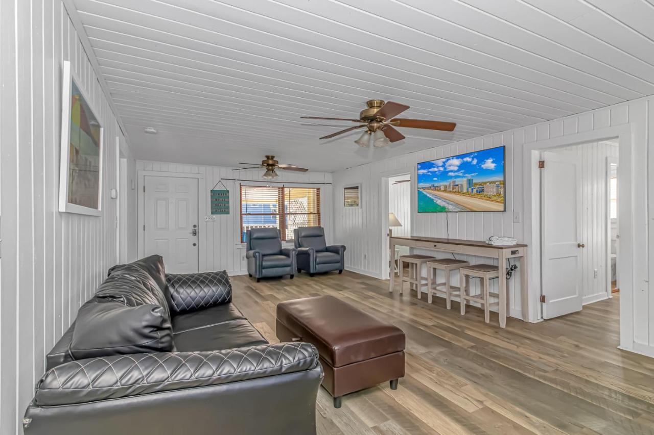 Pet Friendly Beach House! Private Dock On Channel! Private Pool! 5 Bedroom - 3 Bath! Holiday home