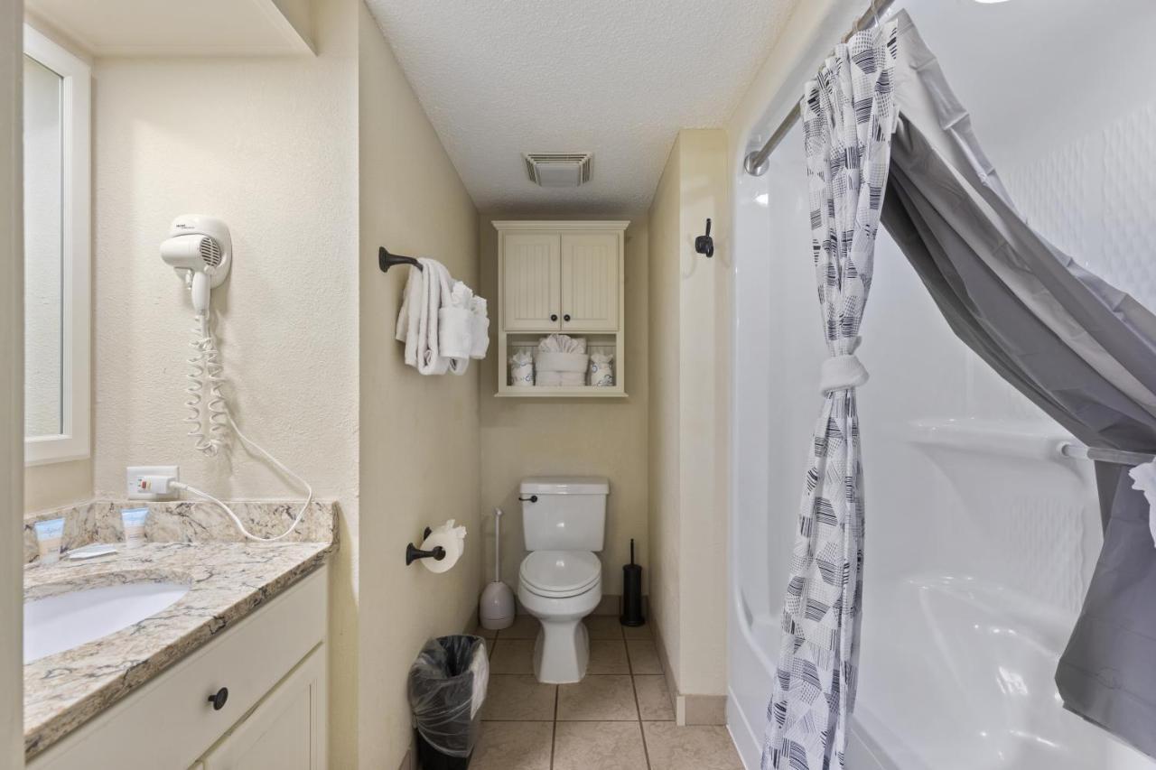 Sunny And Bright Oceanfront In Atlantica Near Boardwalk Apartment Myrtle Beach