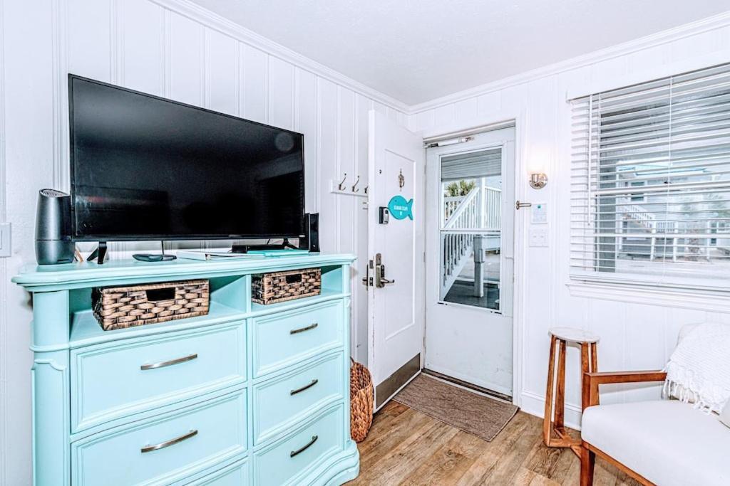 Seaward Escape - Cherry Grove Apartment