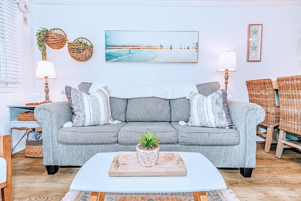 Seaward Escape - Cherry Grove Apartment *