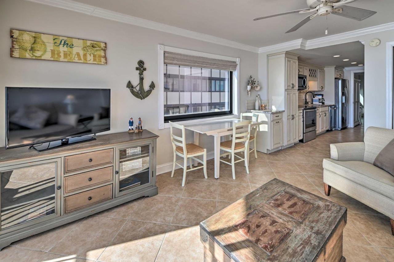 Cozy Myrtle With Community Pool!