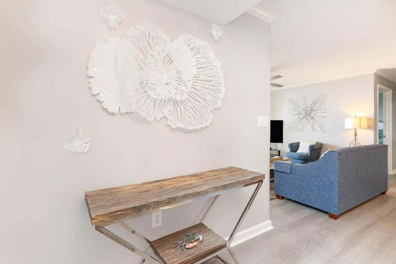 Ocean View Just Steps Away From The - 106 Brighton Apartment
