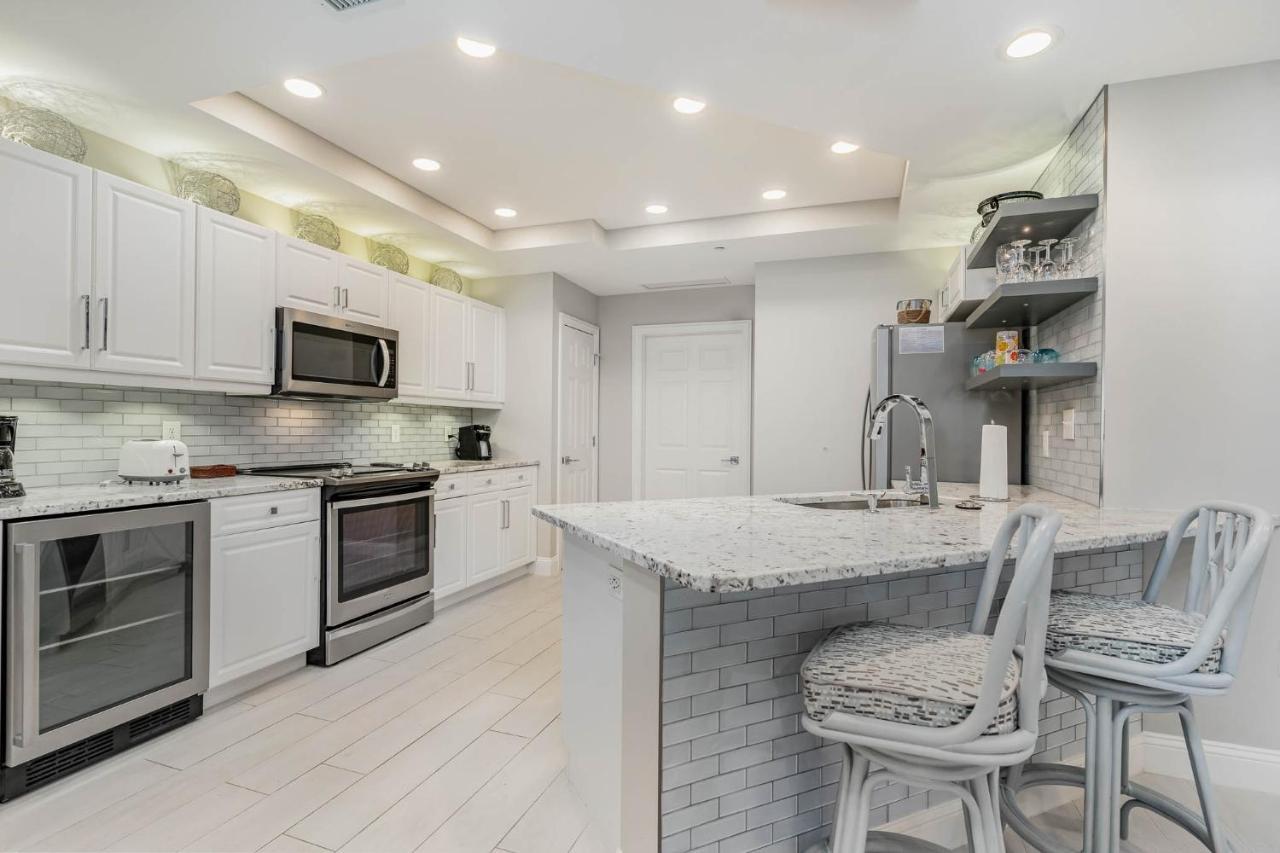 Exquisitely Remodeled 3 Bedroom 3 Bath Ocean View Condo, 908 Margate Apartment Myrtle Beach