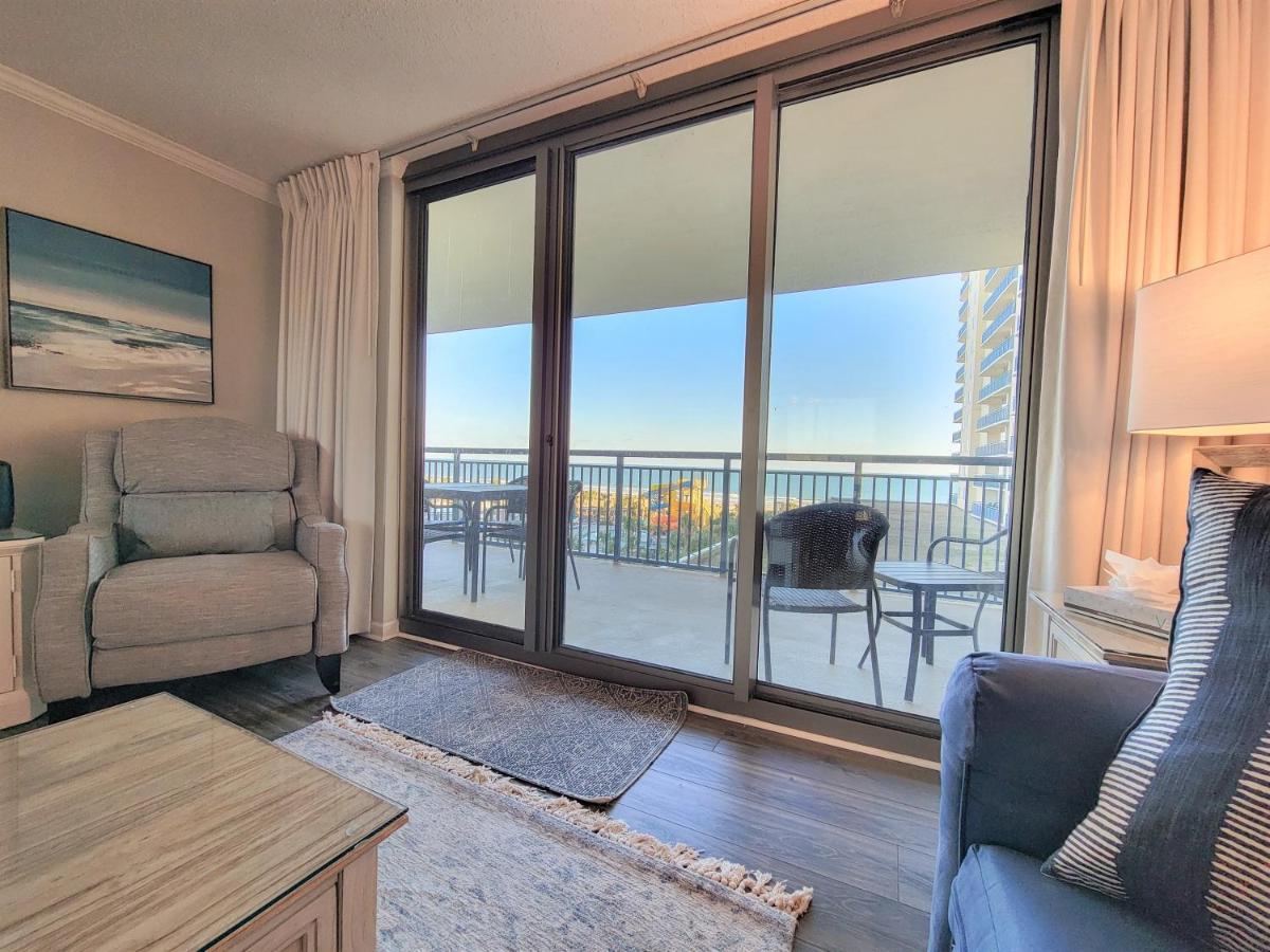 Apartment Huge 3 Bedroom, 3 Bath In The Lovely Brighton Building! *