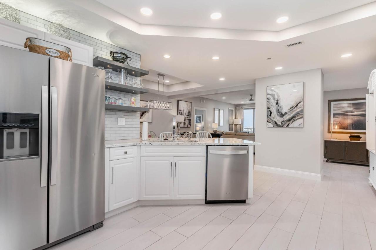 Apartment Exquisitely Remodeled 3 Bedroom 3 Bath Ocean View Condo, 908 Margate