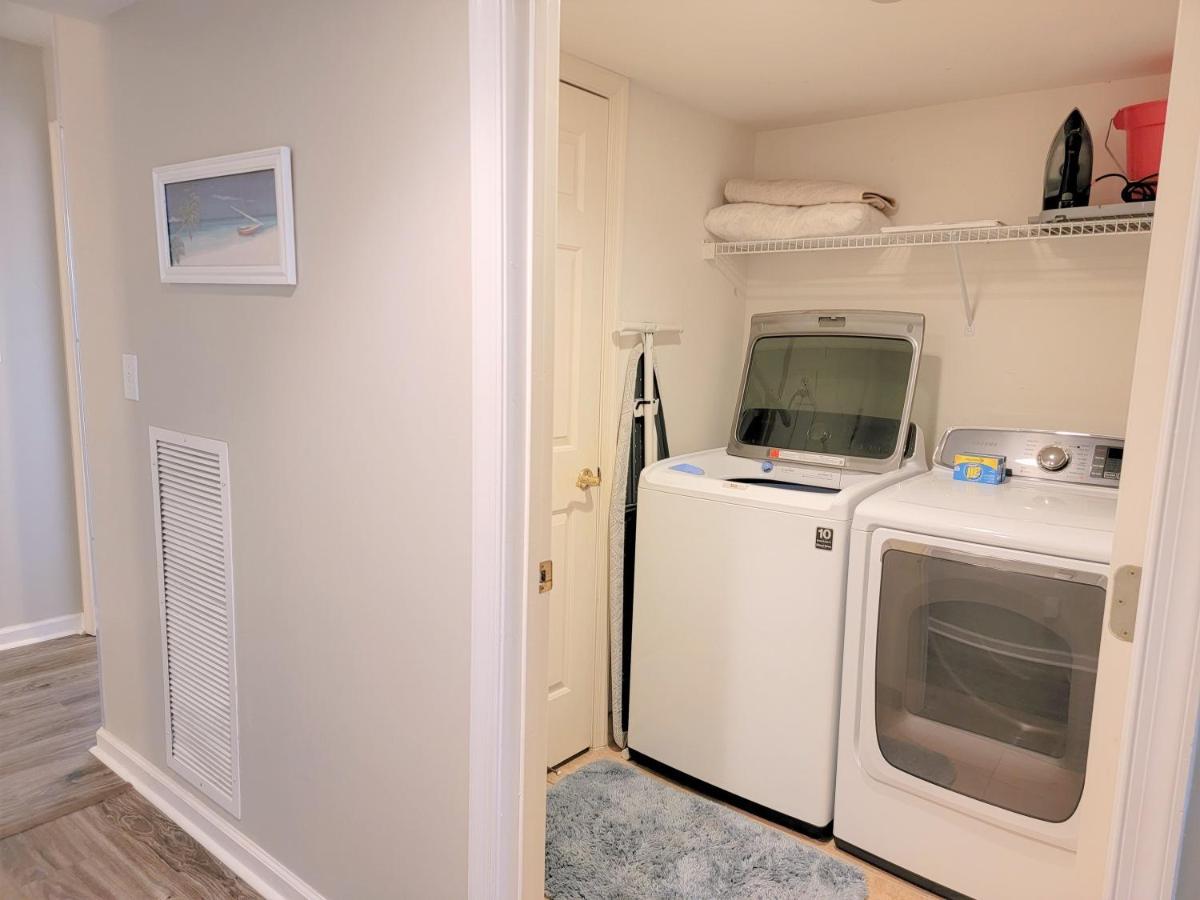 Apartment Huge 3 Bedroom, 3 Bath In The Lovely Brighton Building!