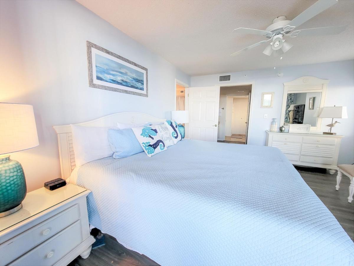 Huge 3 Bedroom, 3 Bath In The Lovely Brighton Building! Apartment