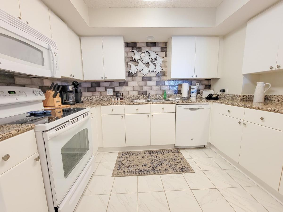 Huge 3 Bedroom, 3 Bath In The Lovely Brighton Building!