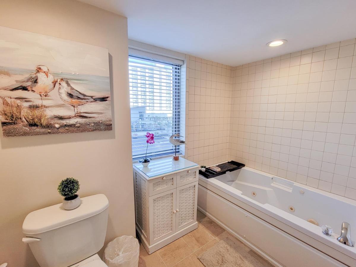 Huge 3 Bedroom, 3 Bath In The Lovely Brighton Building! Apartment *