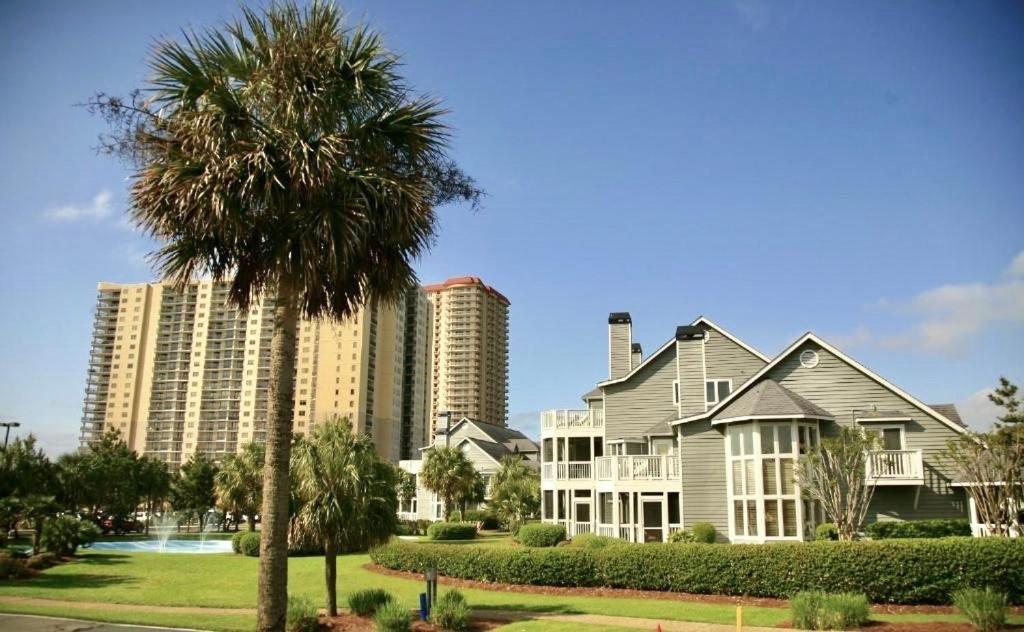 Huge 3 Bedroom, 3 Bath In The Lovely Brighton Building! *