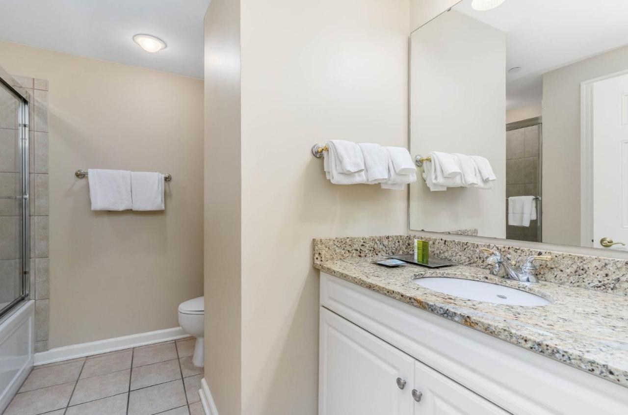 Ocean View 3 Bedroom Unit #1607 Royale Palms Apartment