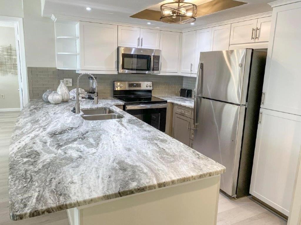 Apartment Stunning Ocean View Remodeled 2 Bedroom 2 Bath Condo, 908 South Hampton