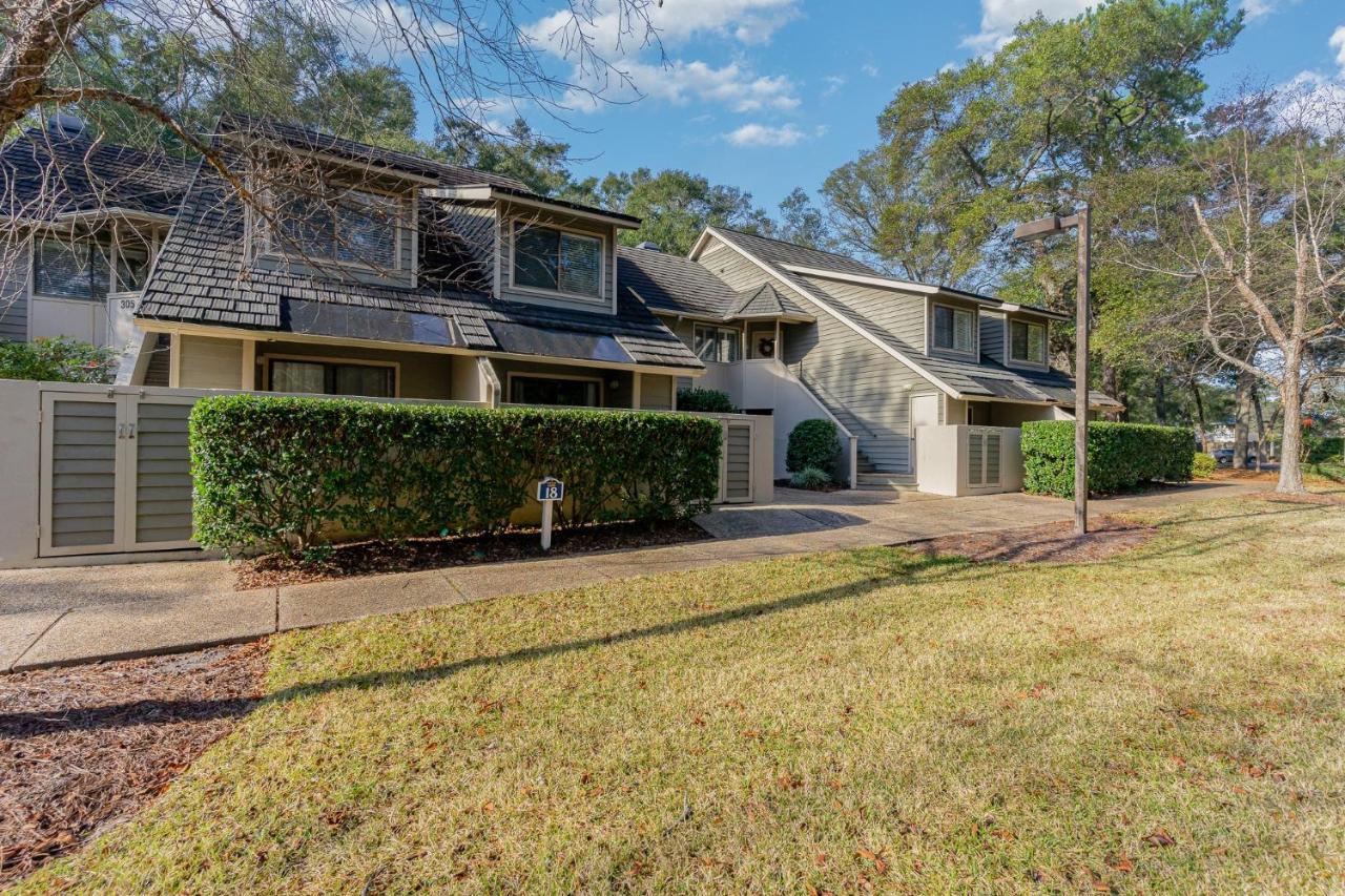 Completely Remodeled And Open 18c Richmond Park Villa