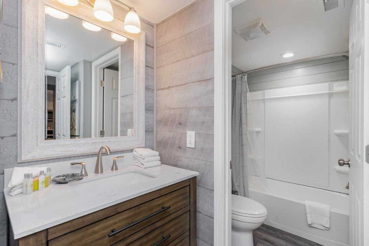 Completely Remodeled And Open 18c Richmond Park Villa