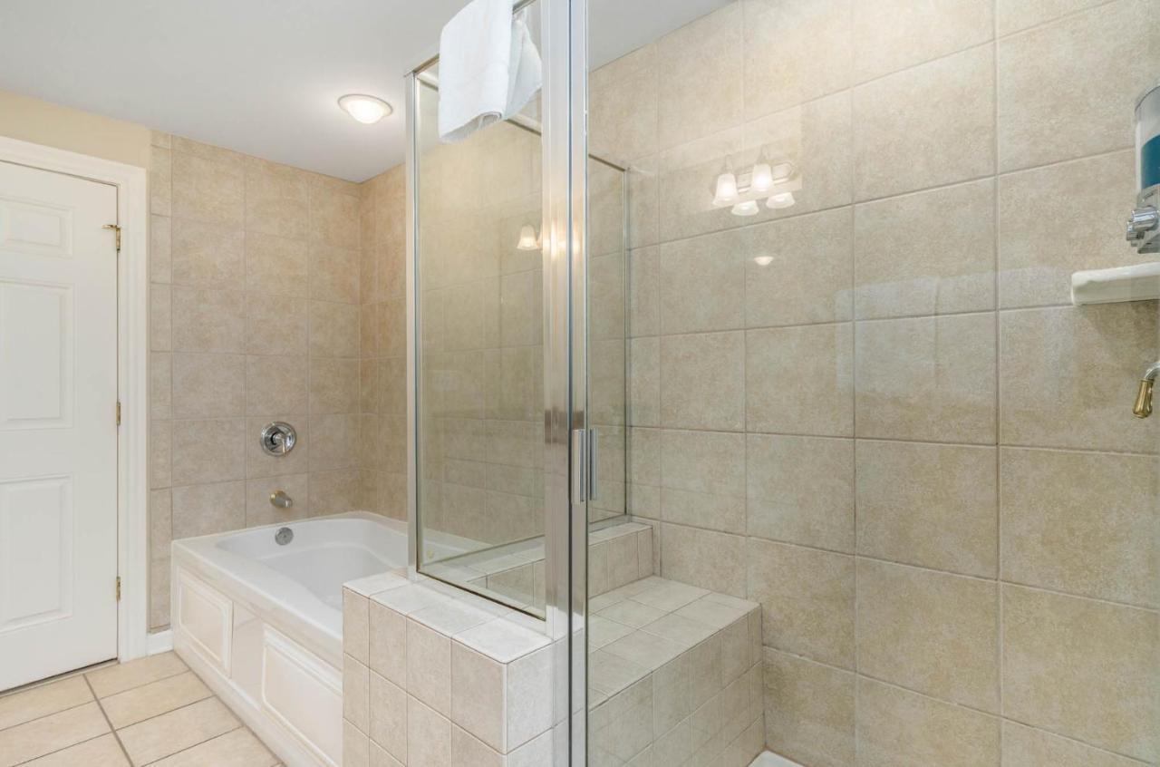 Ocean View 3 Bedroom Unit #1607 Royale Palms Apartment
