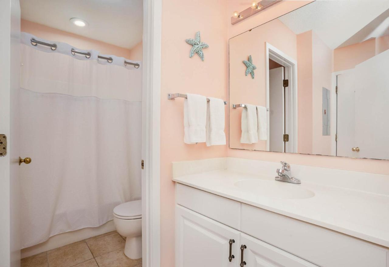 14d Richmond Park - Gorgeously Remodeled 3 Bed, 3 Bath Villa *