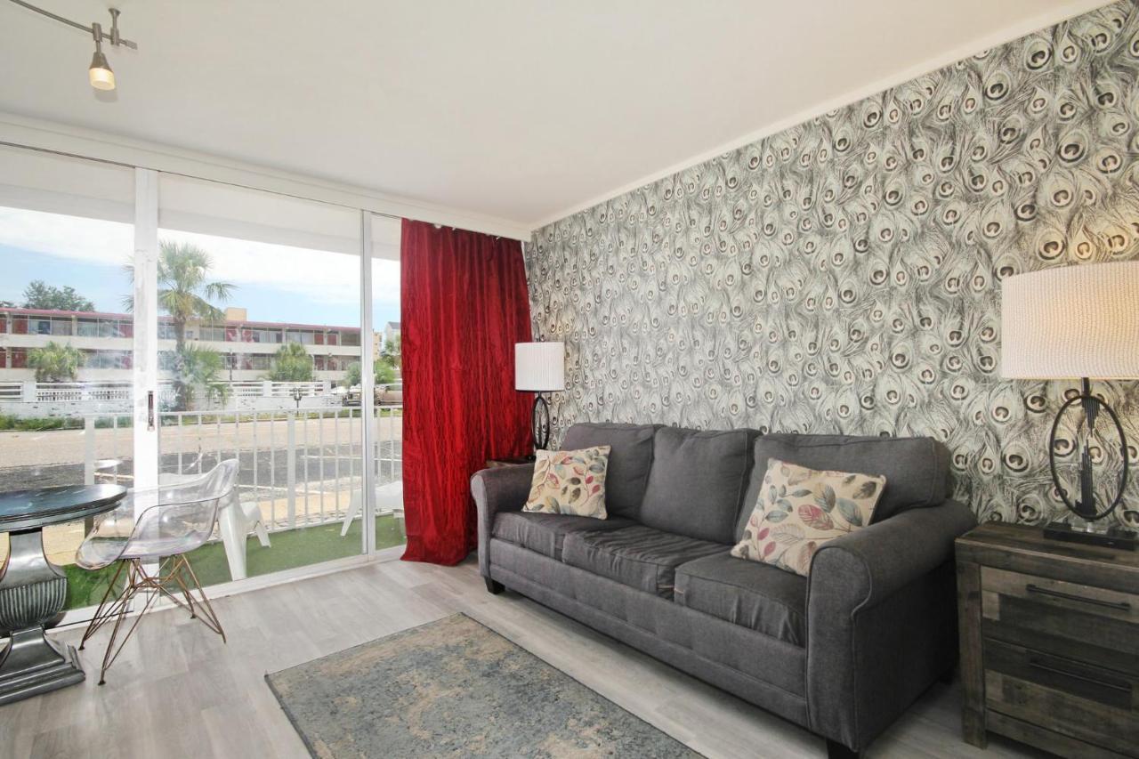 Waikiki Village Hotel 3*