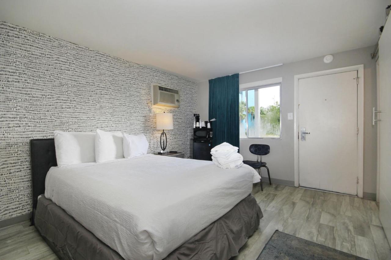 Waikiki Village 3*