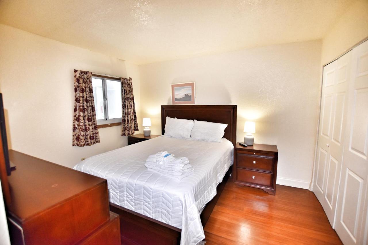 1002 Waters Edge Apartment