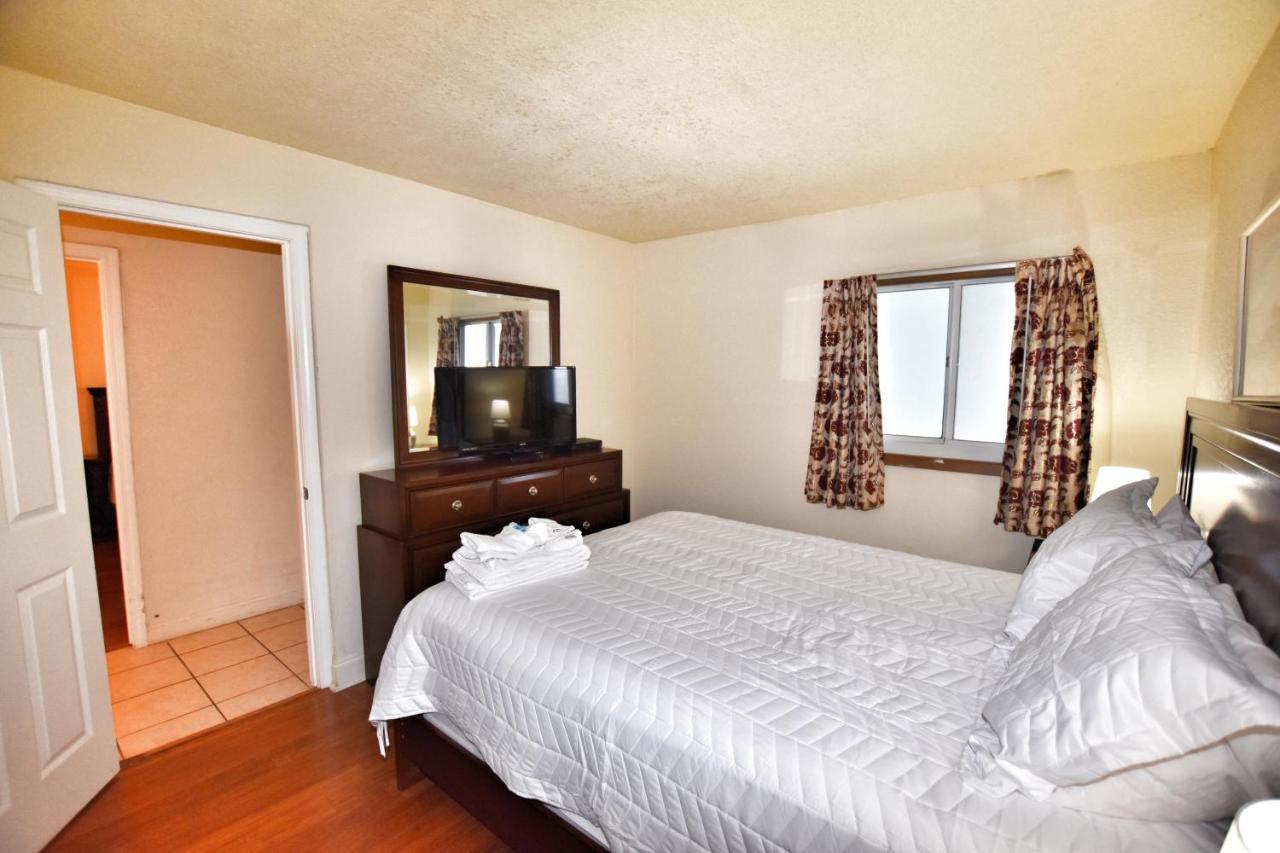 1002 Waters Edge Apartment