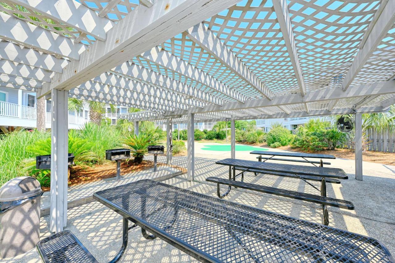 Spacious On Shore Drive Apartment *
