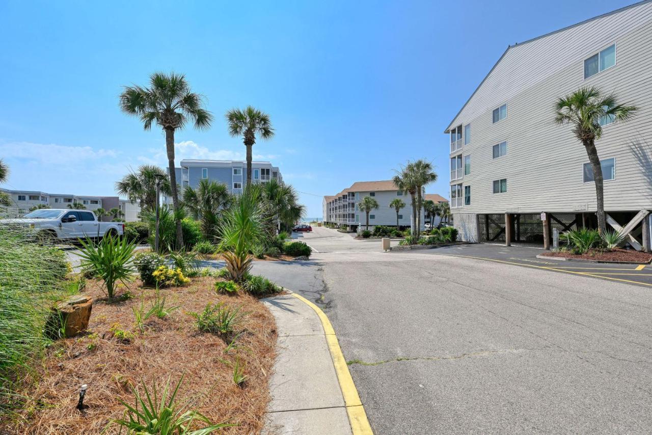 Spacious On Shore Drive Apartment *