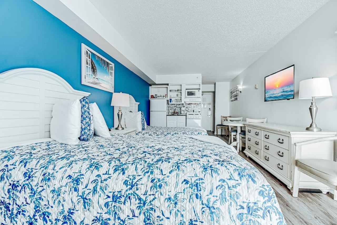 Ocean Front Comfy W/kitchen, Sleeps 4, Snowbird Paradise
