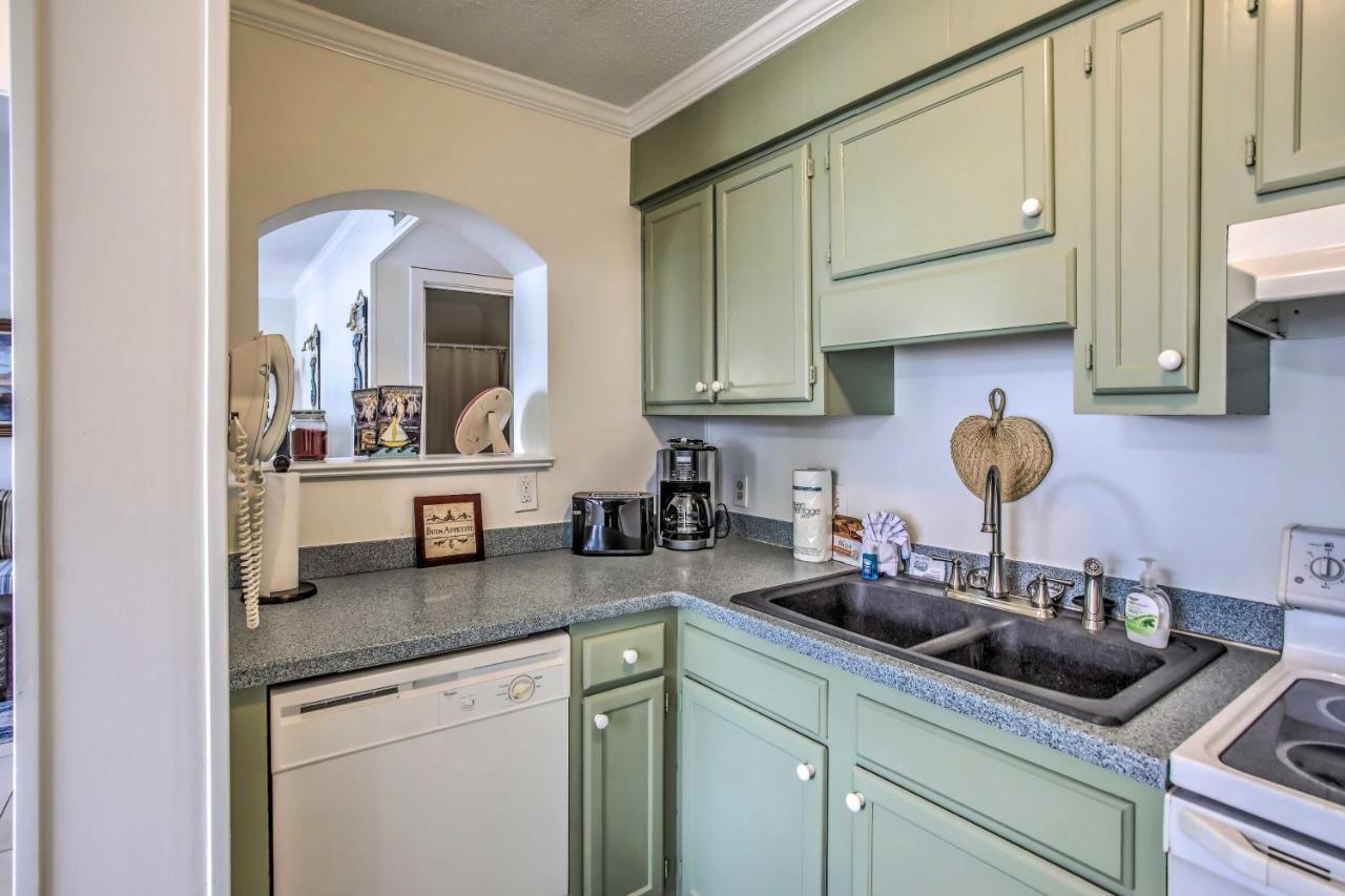 Cozy Myrtle Escape With Amenities! Apartment