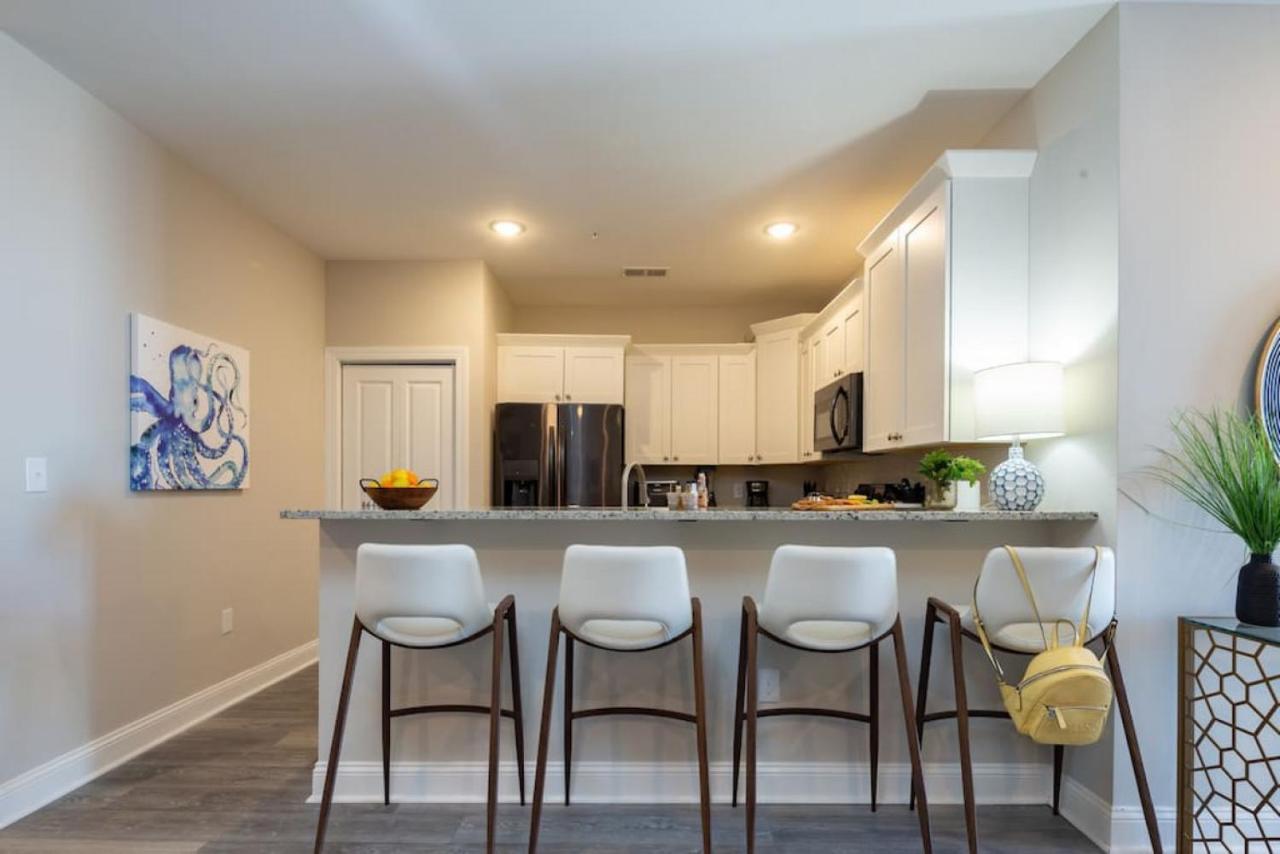 Lovely 4br King Beds Steps To And Pier J Apartment