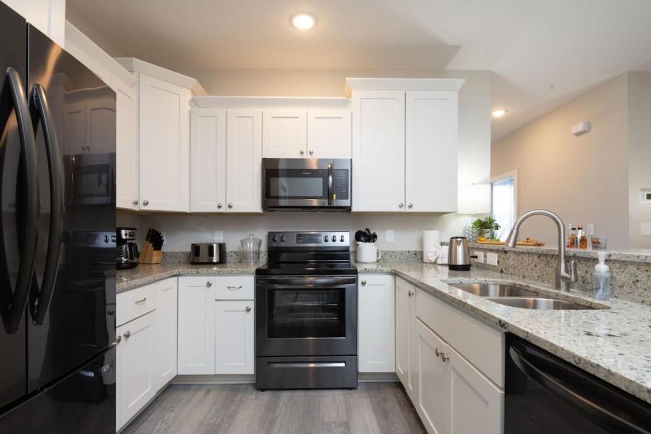 Lovely 4br King Beds Steps To And Pier J Apartment *