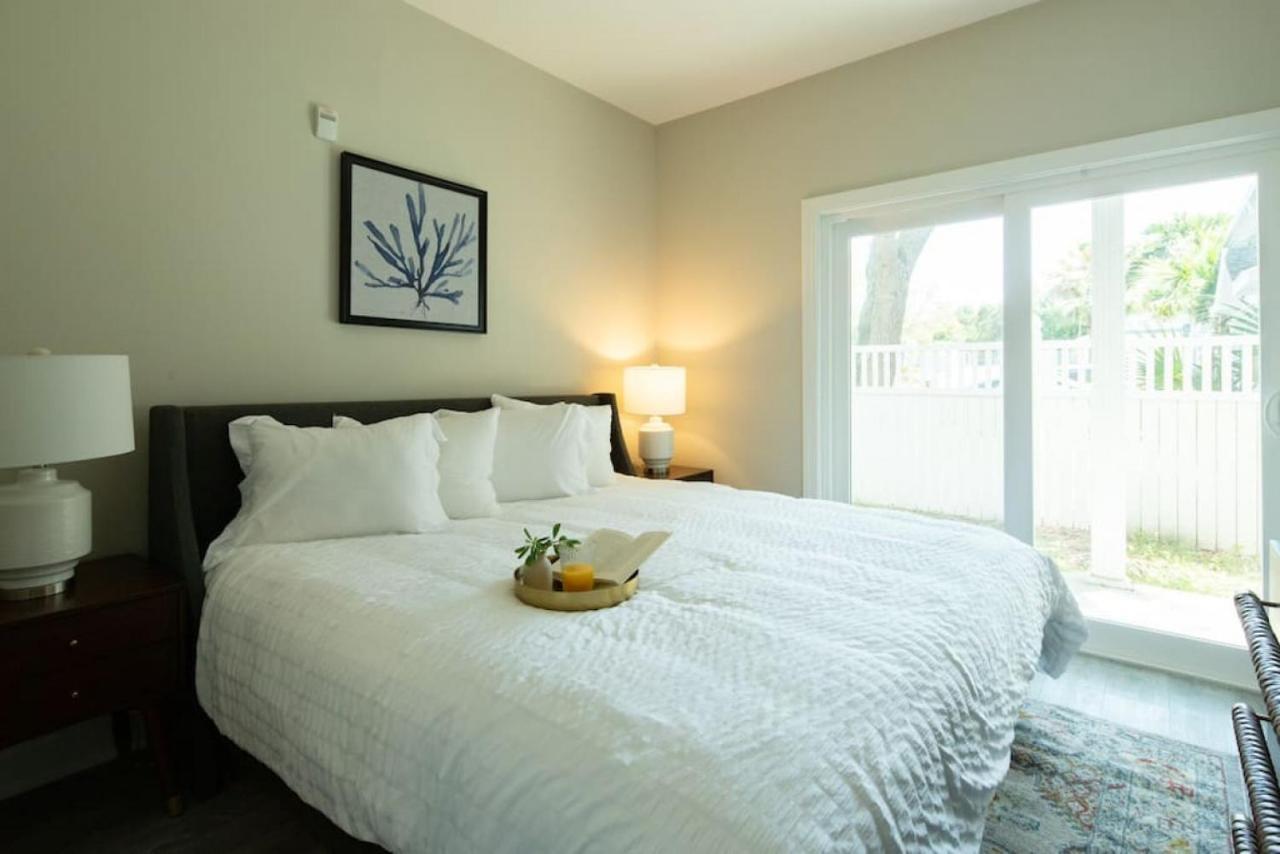 Lovely 4br King Beds Steps To And Pier J Apartment